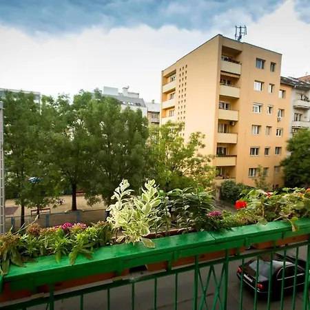 Cosy Art Flat Downtown Buda * بودابست