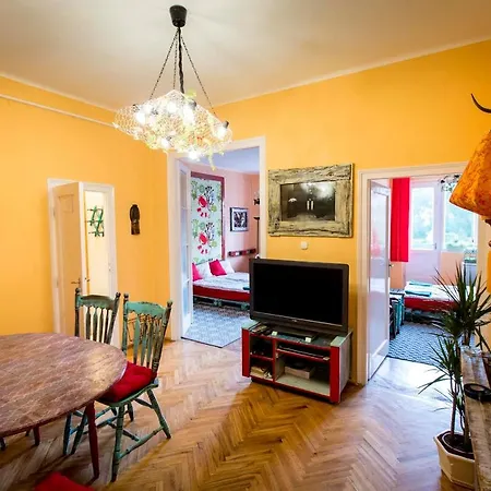 Cosy Art Flat Downtown Buda * بودابست