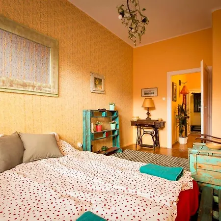 Cosy Art Flat Downtown Buda