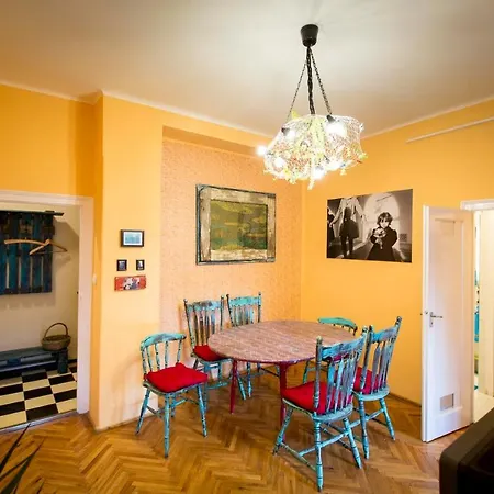 Cosy Art Flat Downtown Buda شقة بودابست
