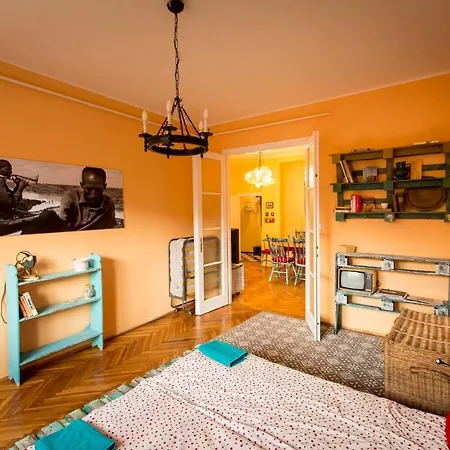 Cosy Art Flat Downtown Buda * بودابست